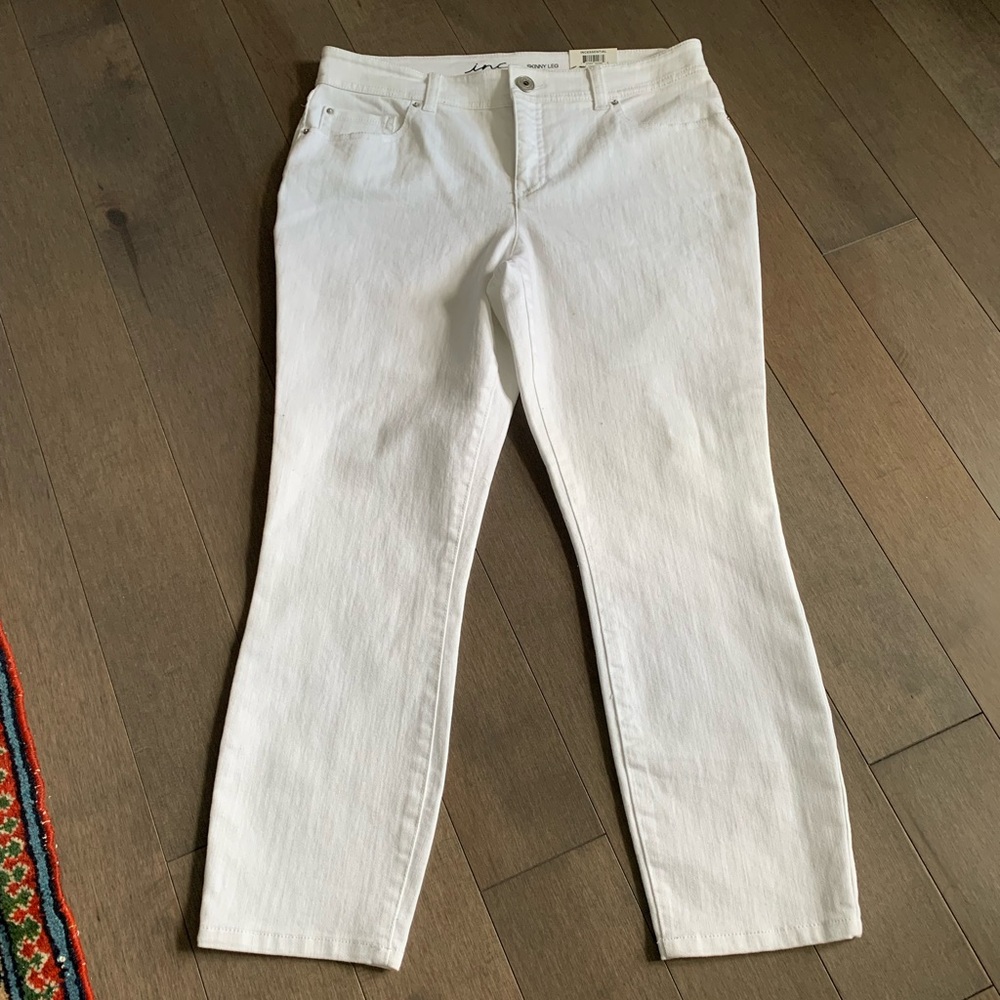 NWT INC SKINNY LEG JEANS